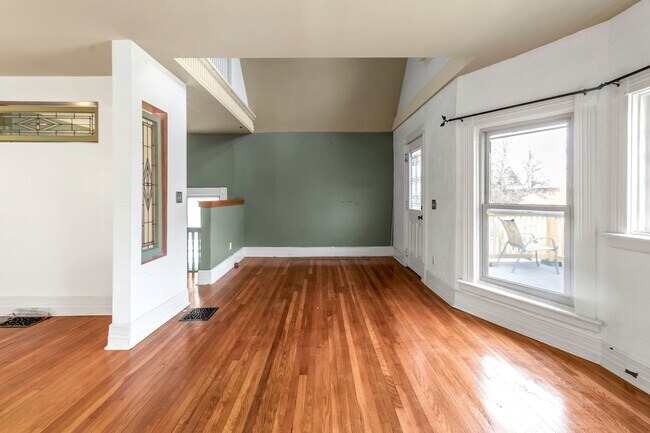 Foto del edificio - 589 Breckenridge St