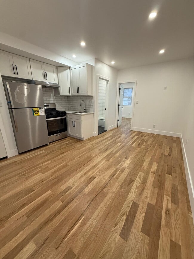 Building Photo - 9717 101st St Building Photo - 9717 101st St