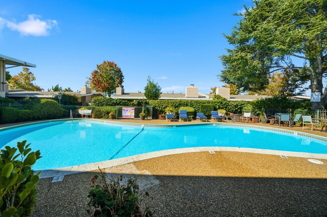 Building Photo - 418 Whitehall Rd