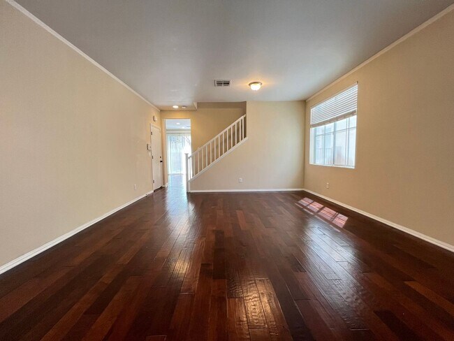 Building Photo - Beautiful Mountain Edge Home