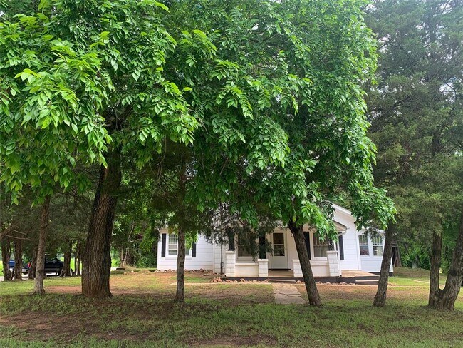Foto del edificio - 303 Conklin Ave