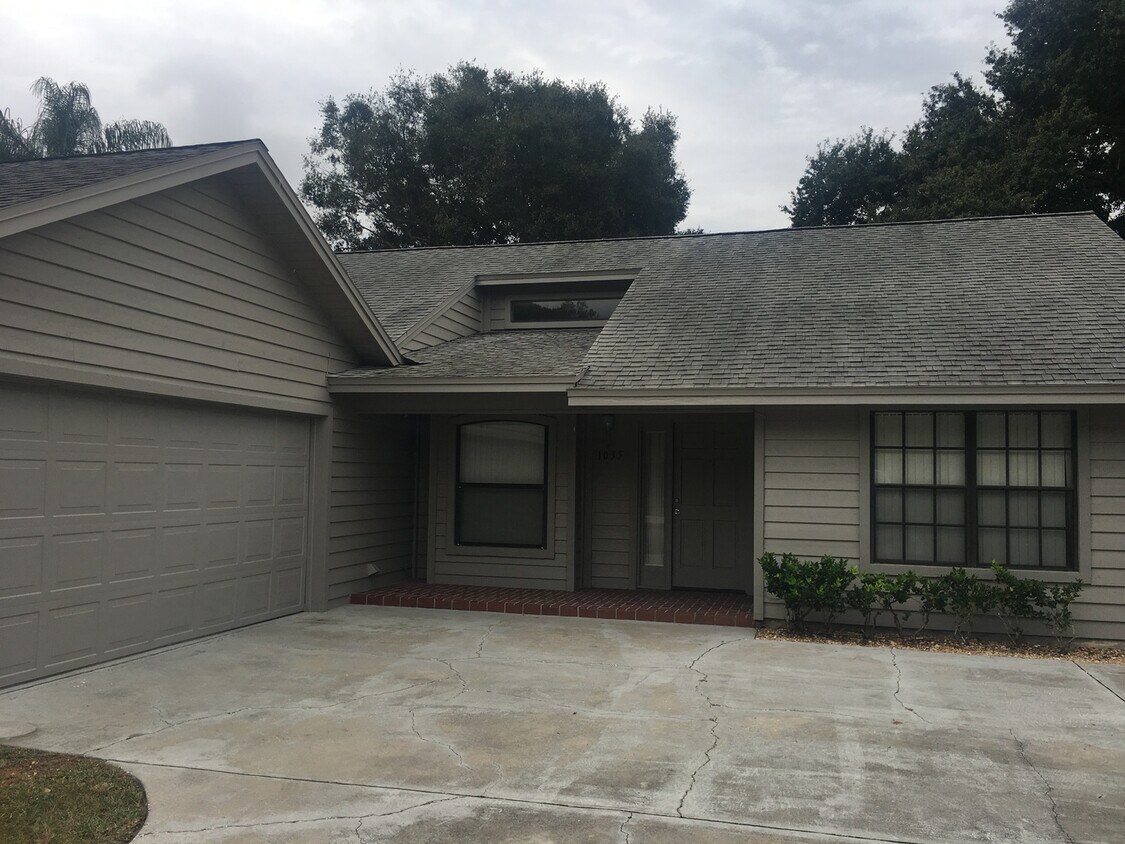 Foto principal - Three Bedroom Two Bath Home in N Lakeland