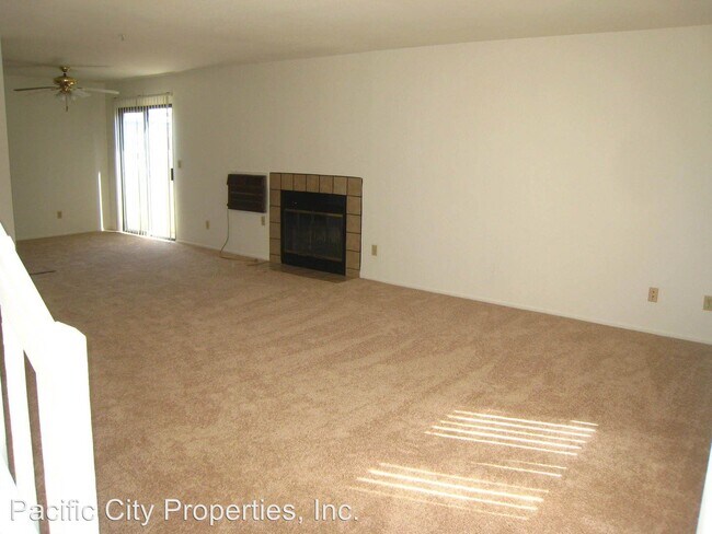 Foto del edificio - 3891-3899 Farquhar Ave
