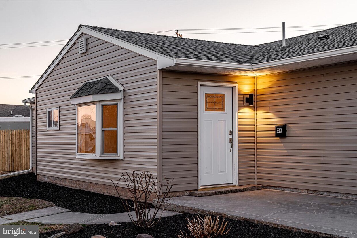 35 Stonybrook Dr, Levittown, PA 19055 House for Rent in Levittown, PA