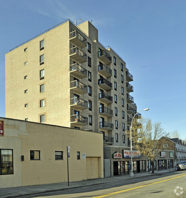 Primary Photo - Bayside Plaza