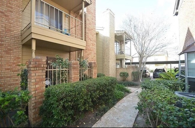 Building Photo - 11201 Lynbrook Dr