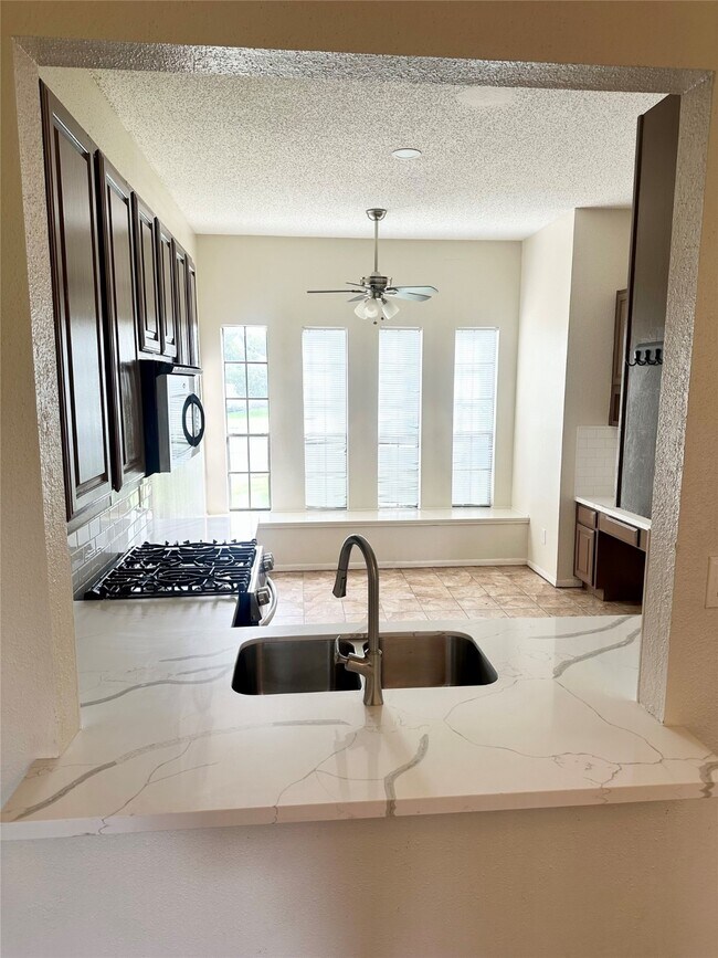 Foto del edificio - 2127 Greencove Ln