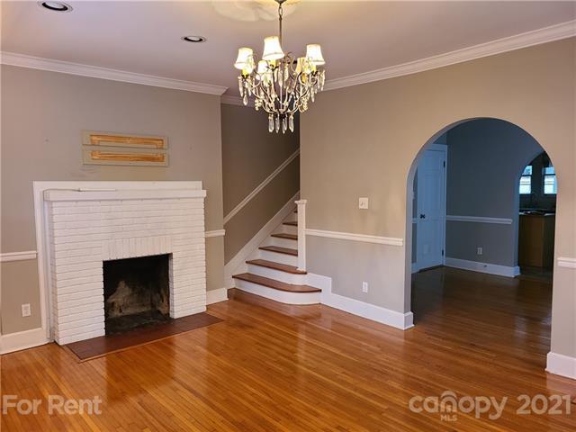 Building Photo - 2220 Charlotte Dr