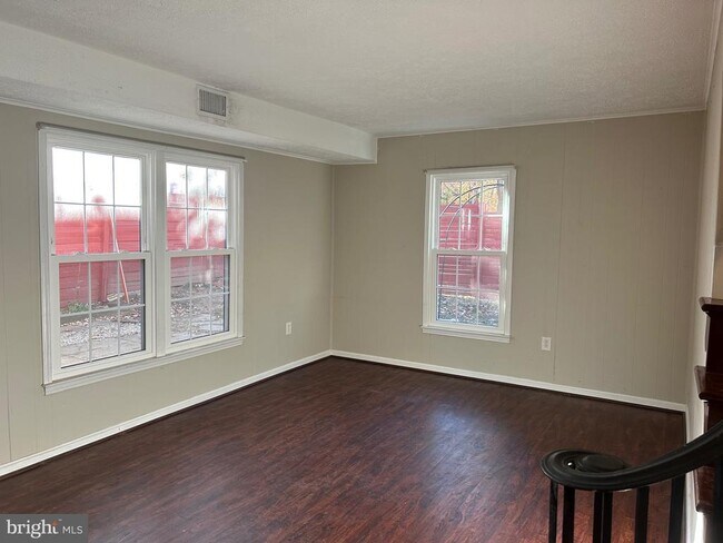 Foto del edificio - 13133 Putnam Cir