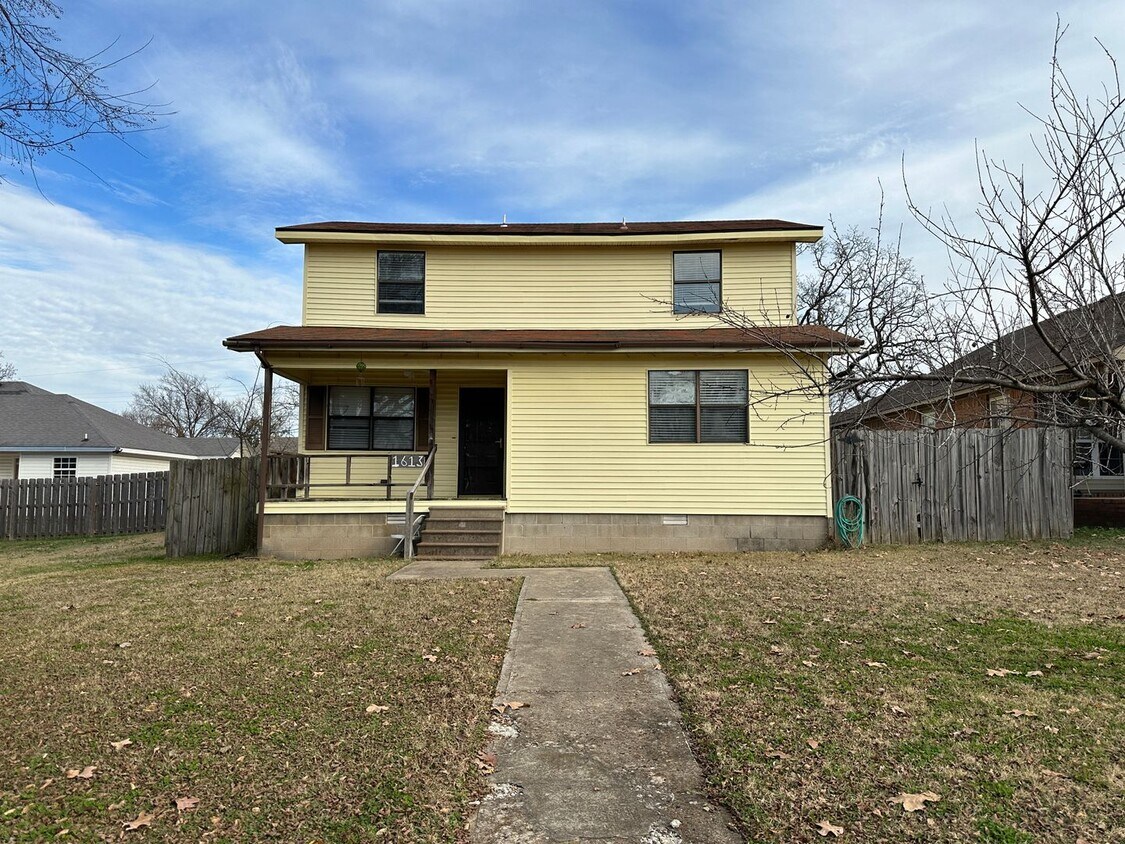 Primary Photo - Beautiful 3 Bed / 2 Bath Two-Story Home