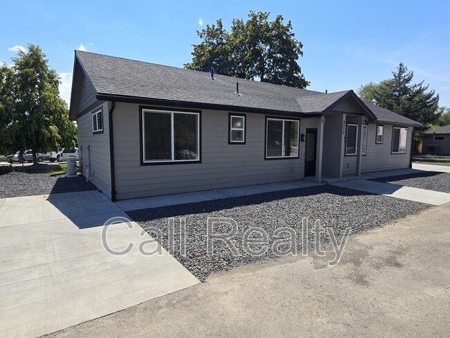 Building Photo - 4215 N Locust Rd