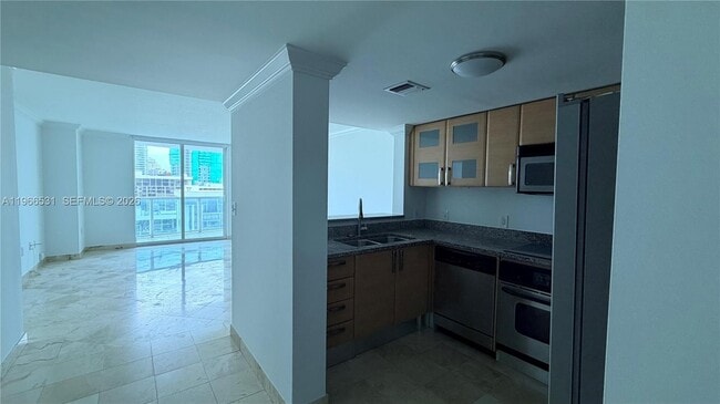 Building Photo - 2101 Brickell Ave