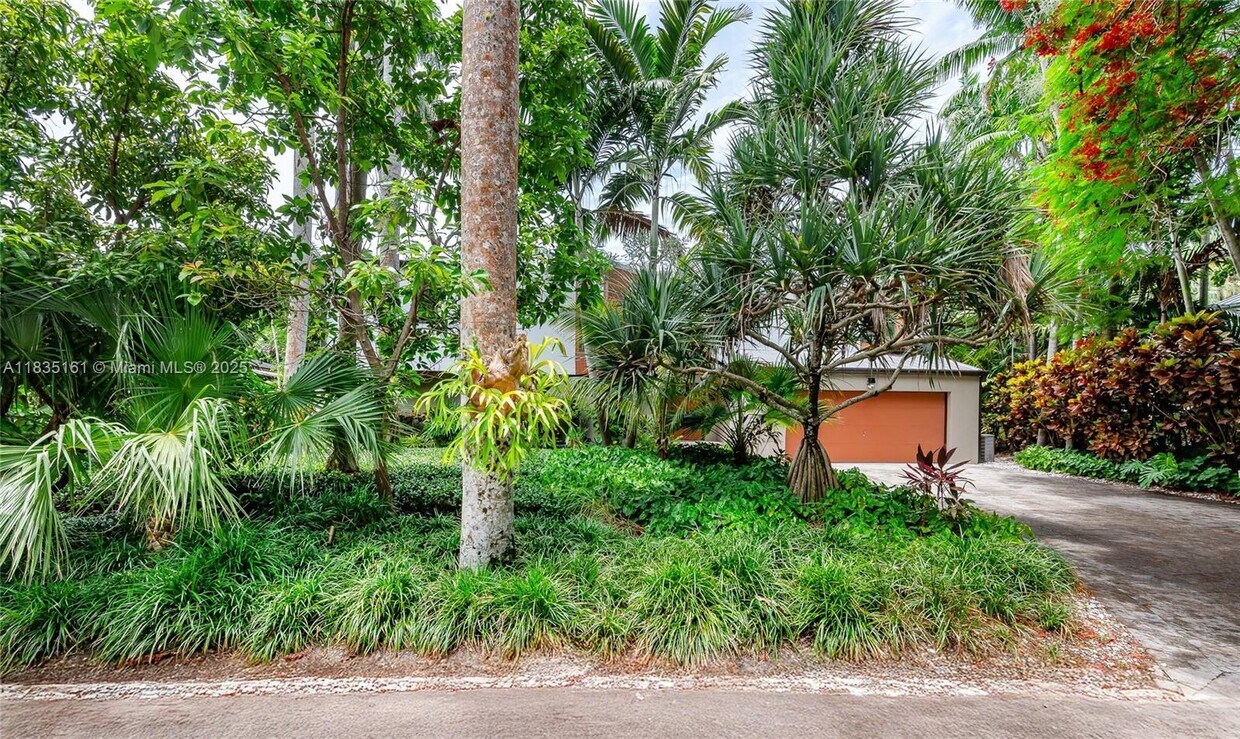 Primary Photo - 3400 Poinciana Ave