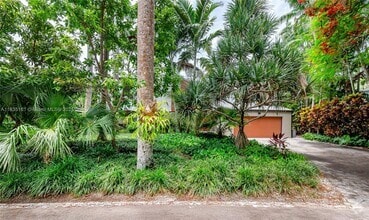 Building Photo - 3400 Poinciana Ave