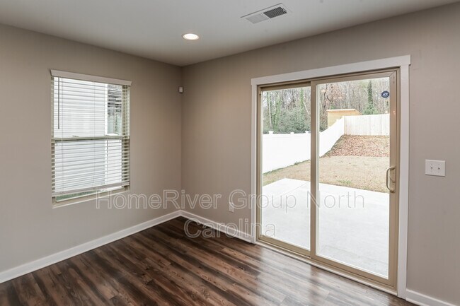 Building Photo - 3017 Auten Ave