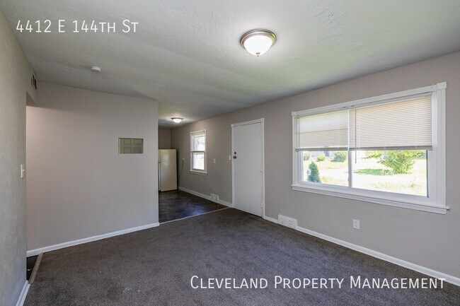 Building Photo - 2 Bedroom Ranch