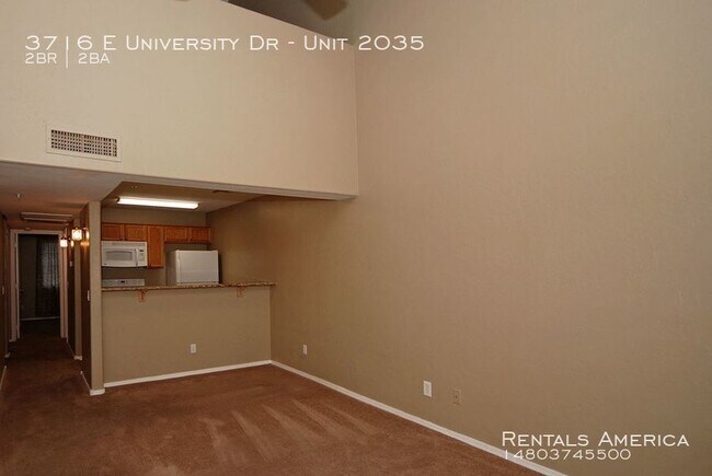 Building Photo - Charming Townhome with Two Bedroom Suites