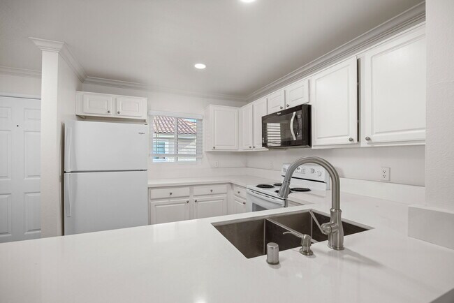 Foto del edificio - 7505 Charmant Dr