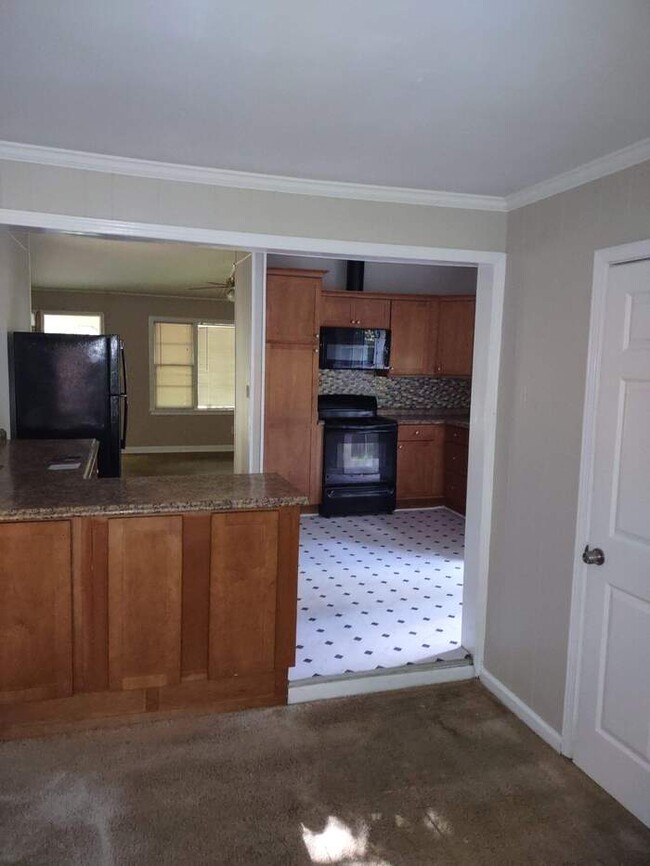 Foto del edificio - NOW AVAILABLE! - 4366 Hicks Road Southwest...