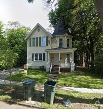 Building Photo - 10 Locust St