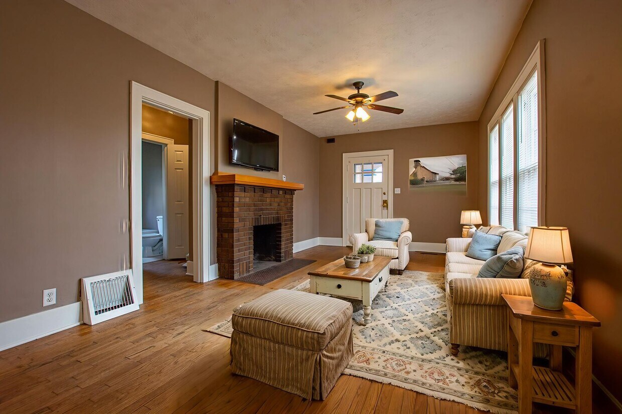 Foto principal - Cute 1 Bedroom / 1 Bath Home with Fenced i...