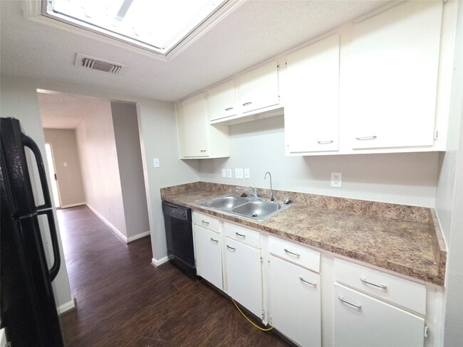 Foto del edificio - 9814 Kiwi Ln