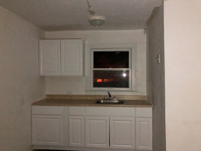 Foto del edificio - 2329 S Crysler Ave
