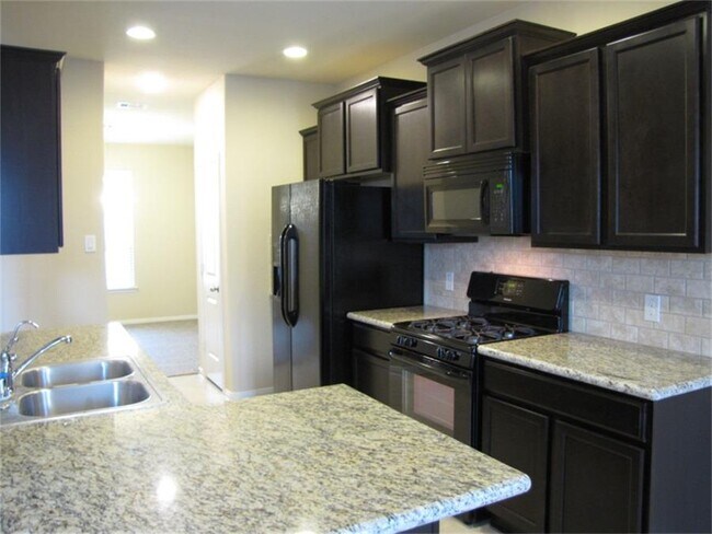 Foto del edificio - 1810 Dover Heights Ln