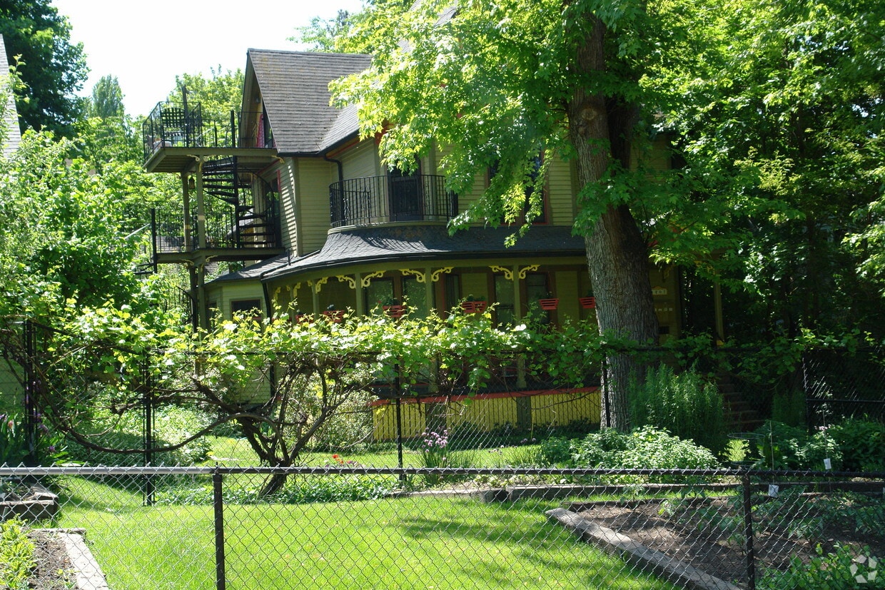 Building Photo - 1207 W 7th Ave