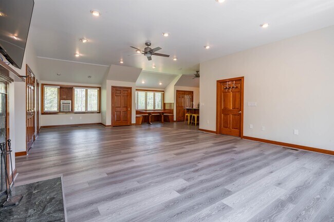 Foto del edificio - 51 Depot Rd