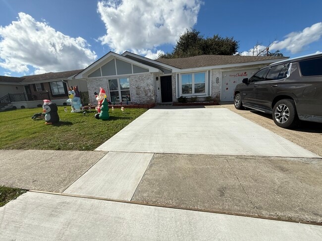 Building Photo - 204 Dale Ave