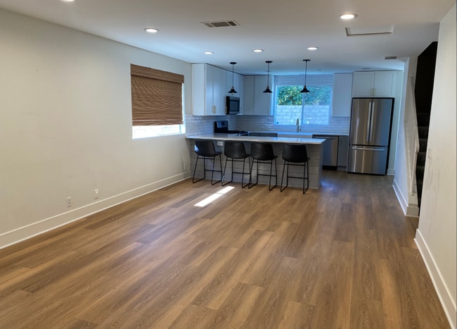 Foto del edificio - Moorpark Rental! 4 bedroom 3 bathroom 2 st...