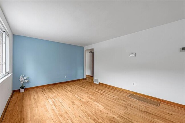 Building Photo - 753 Penny Dr