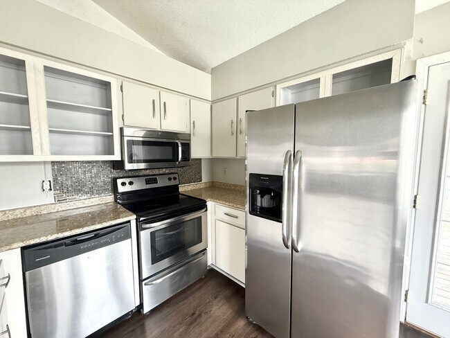 Foto del edificio - 3 Bedroom 2 Bathroom Home!