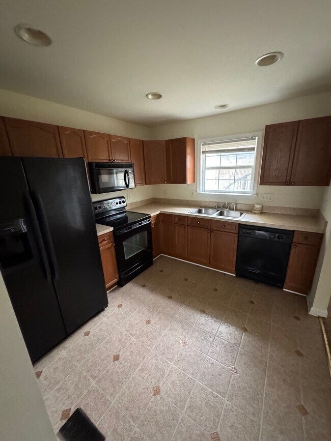 Building Photo - 25 Snead Dr