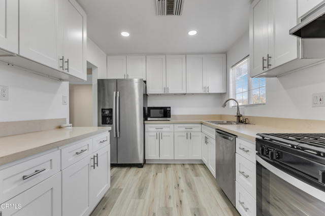 Foto del edificio - 16550 Kalisher St