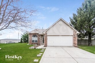 Building Photo - 1056 Oak Leaf Rd