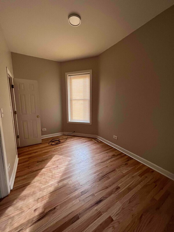 Foto del edificio - 1425 E 69th Pl