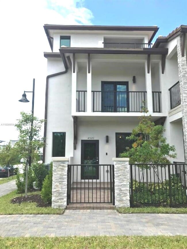 Building Photo - 4920 NW 83rd Ave
