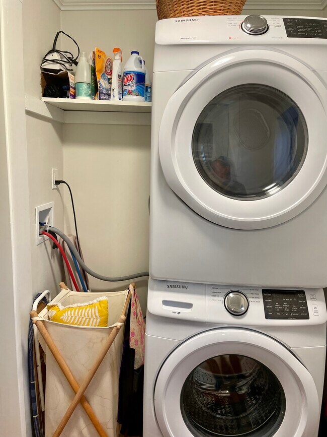 laundry area off of kitchen - 35 High St