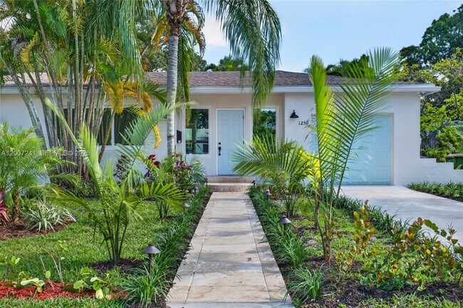 Foto del edificio - 1250 NE 133rd St