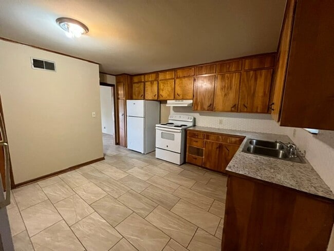 Foto del edificio - Duplex close to downtown Springdale, walking distance to fast food and medical