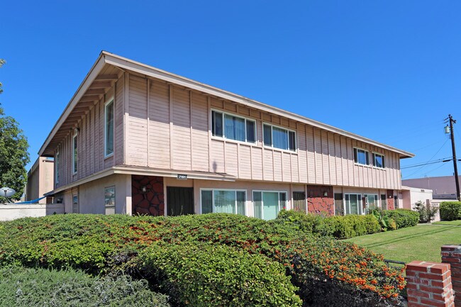 Building Photo - 7191 Maple St