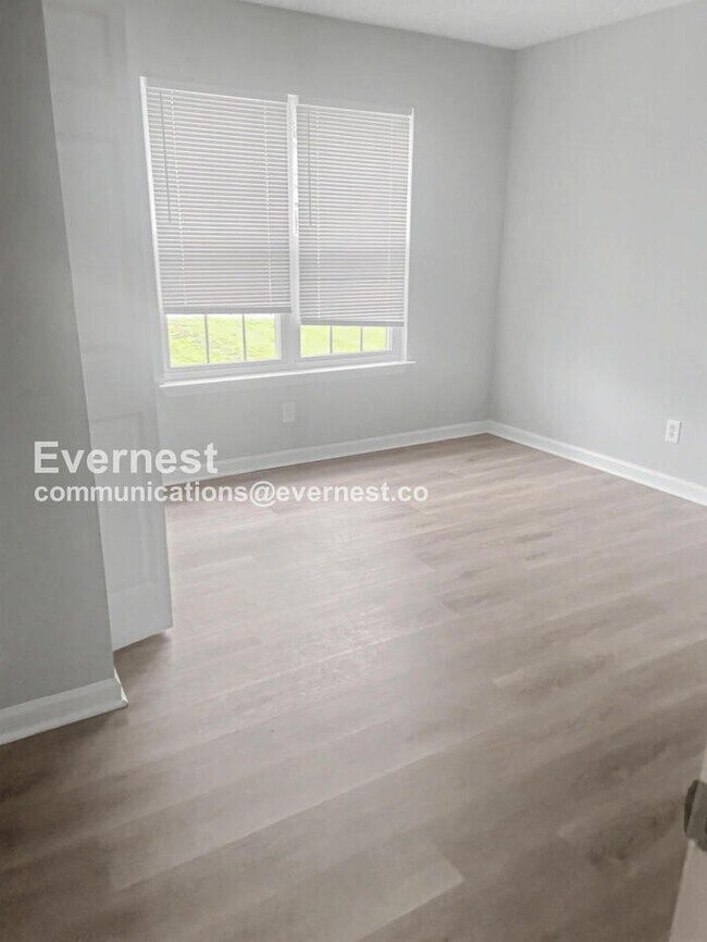 Building Photo - 3 Bed, 2 Bath Home with Off-Street Parking / Pet-Friendly / Vouchers Accepted / Available Now!