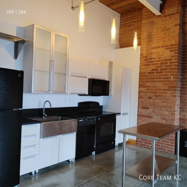 Building Photo - 382 W 22nd St