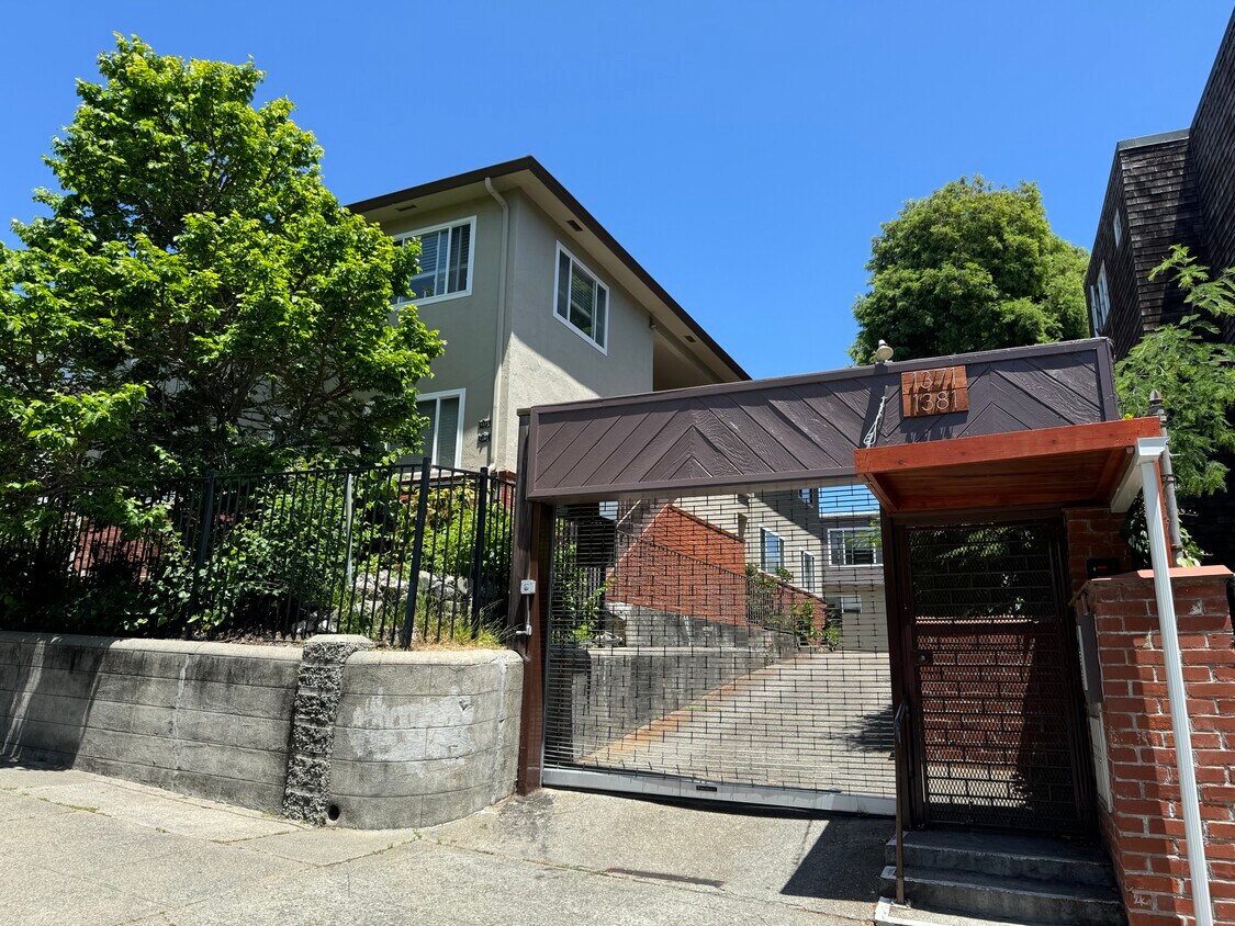 Primary Photo - 1371 Shattuck Ave.
