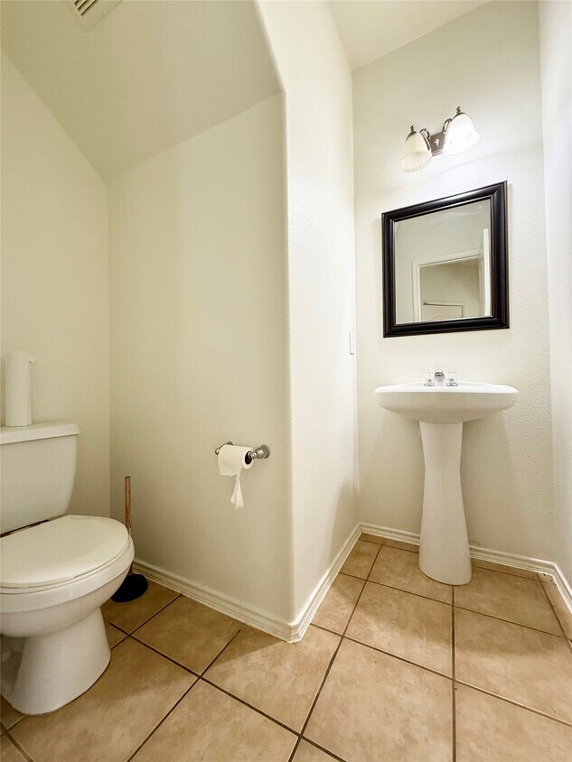 Building Photo - 24623 Colonial Maple Dr