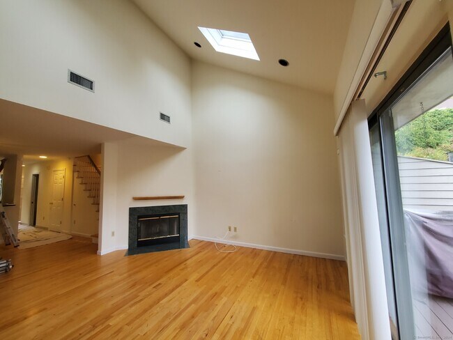 Building Photo - 2437 Bedford St