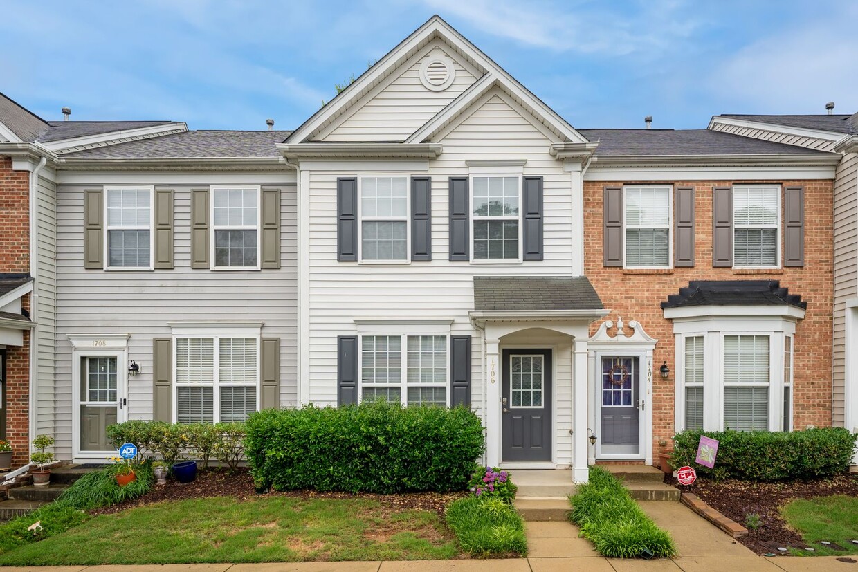 1706 Sorrell Brook Way, Raleigh, Nc 27609 - Townhome Rentals In Raleigh 