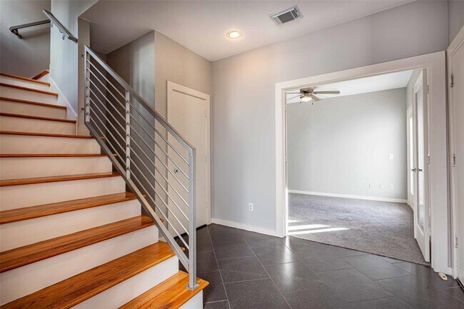 Building Photo - 4108 Lillian St